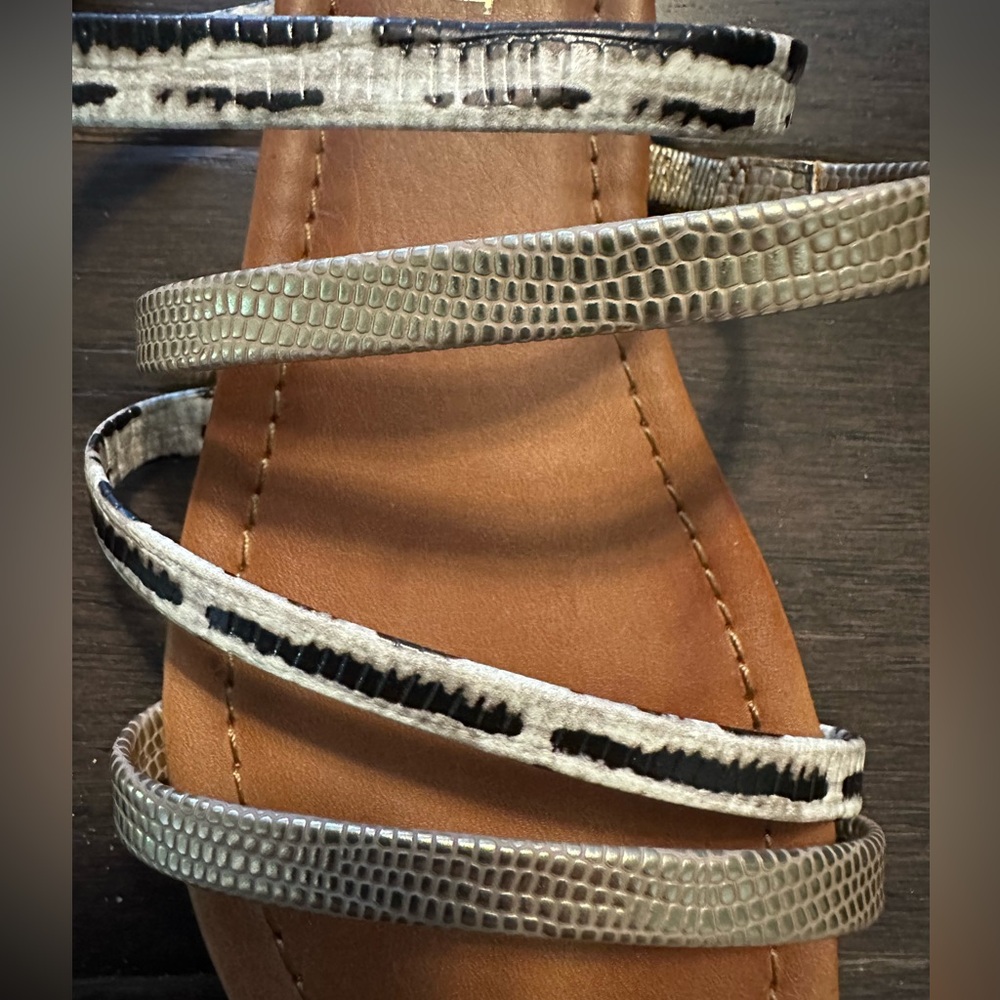Sandals - Picture 2 of 3
